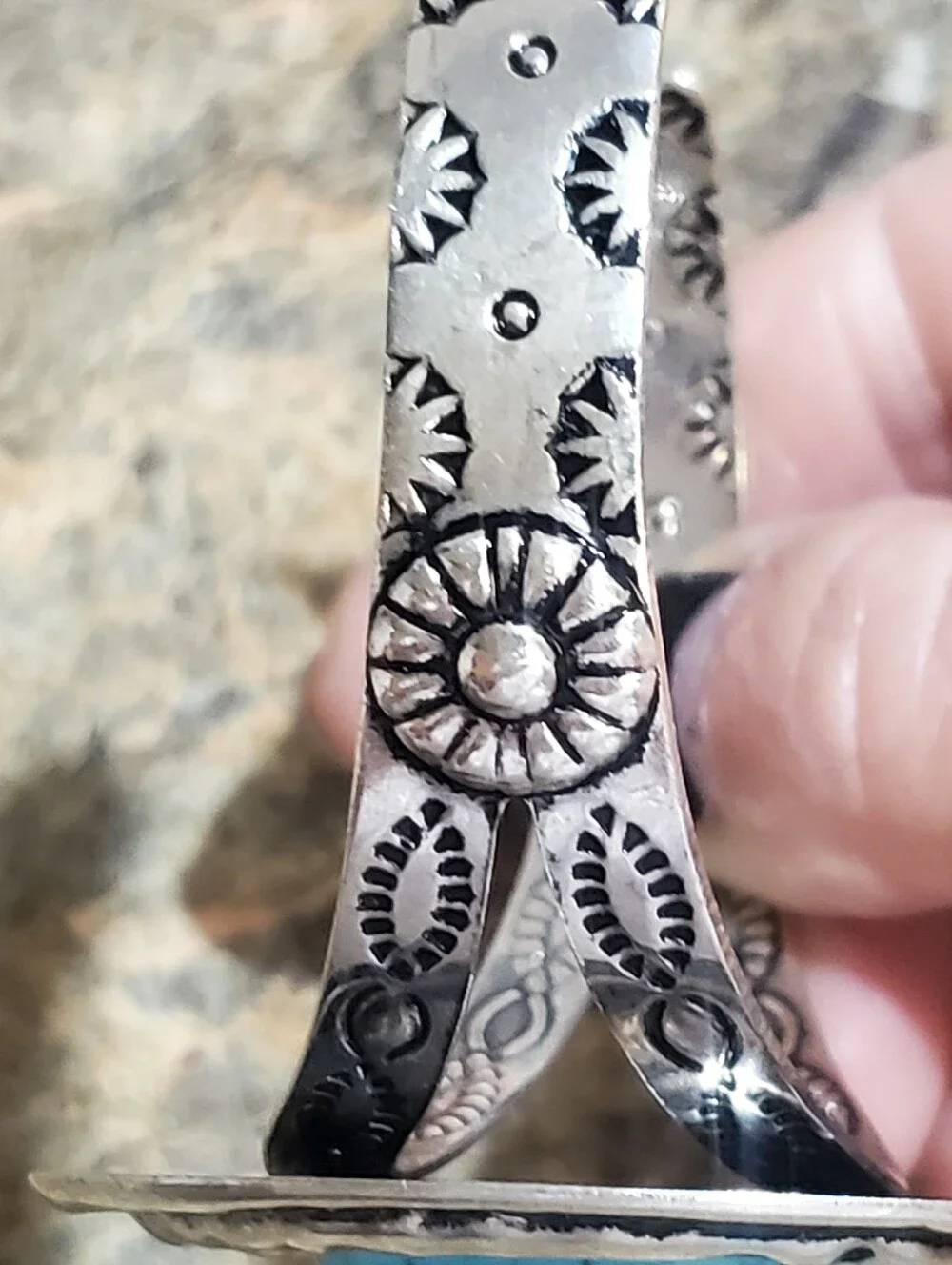 VINTAGE METAL SILVER TONE CUFF BRACELET. TURQUISE COLOR STONE. Handmade